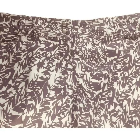 Adidas Gray & White Reef Print Golf Shorts Performance Casual Size 10 | EUC - Picture 2 of 10